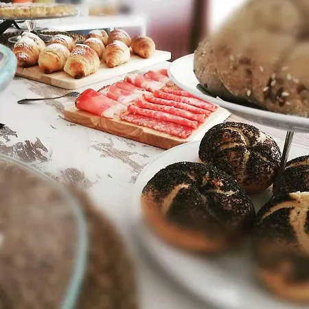 Alojamento de Acomodação e Pequeno-almoço Salvatore 3*